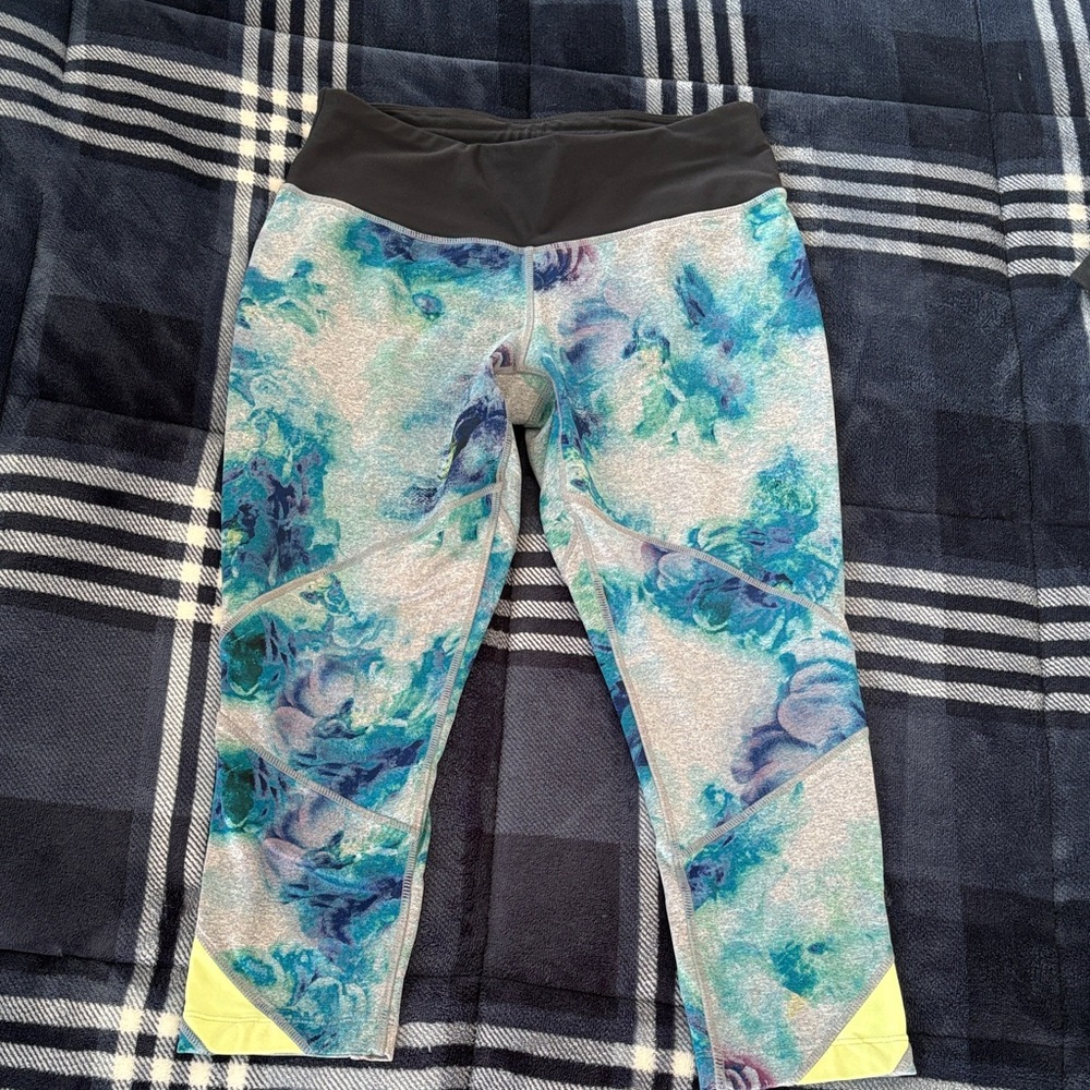 MPG Floral Patterned Women’s Capris Leggings